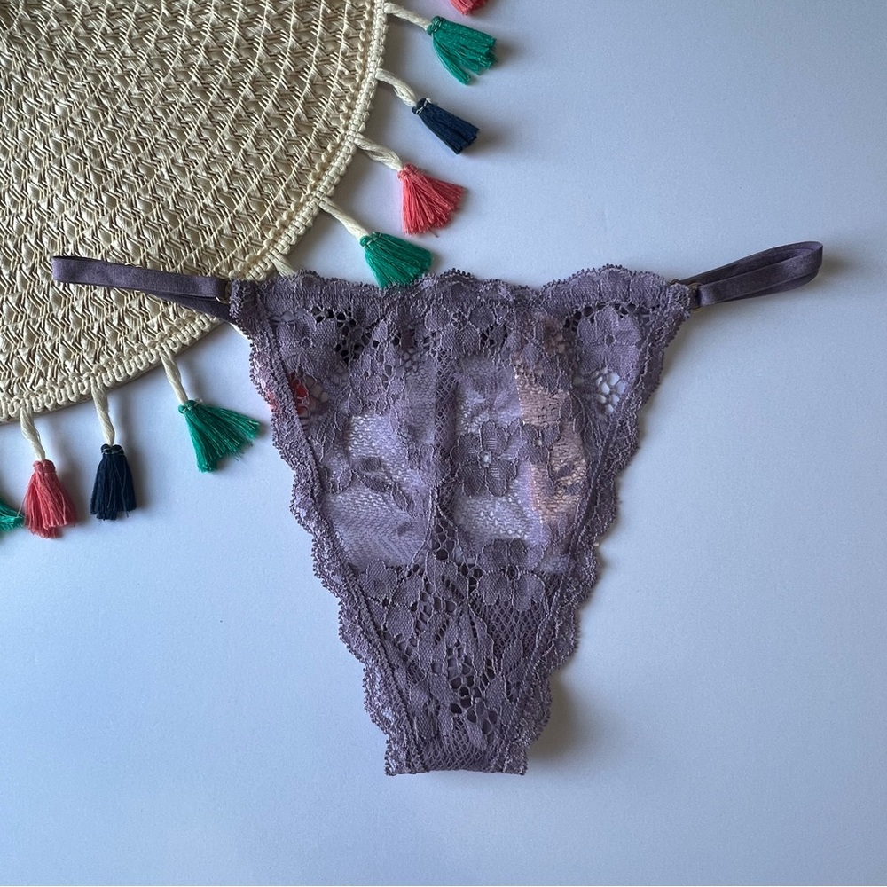 Victoria's Secret Dream Angels Lace Adjustable V-String Panty Frozen Plum M NEW